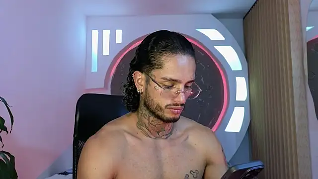 Snapshot of Alanrodgers chatting on November 21, 10:14 am Alanrodgers online show from November 21, 10:14 am