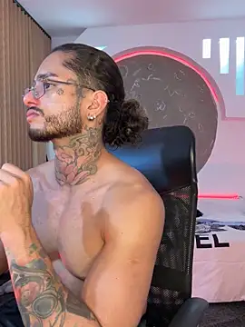 Snapshot of Alanrodgers chatting on December 4, 3:49 am Alanrodgers online show from December 4, 3:49 am