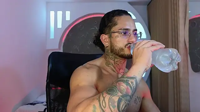 Snapshot of Alanrodgers chatting on December 3, 2:56 am Alanrodgers online show from December 3, 2:56 am