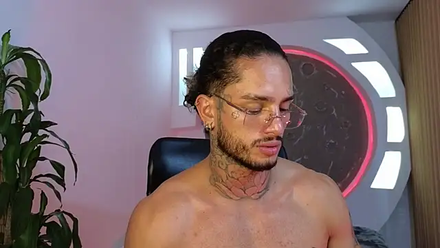 Snapshot of Alanrodgers chatting on November 26, 2:55 am Alanrodgers online show from November 26, 2:55 am