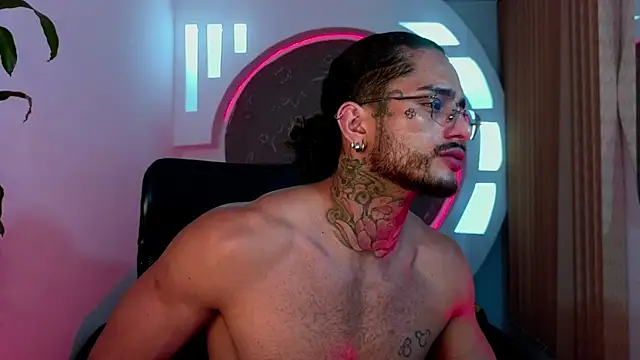 Snapshot of Alanrodgers chatting on December 18, 5:34 am Alanrodgers online show from December 18, 5:34 am