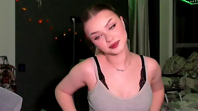 MissVelour online show from November 13, 4:00 pm