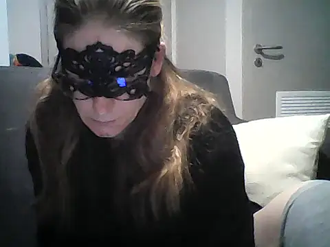 MelleEloa online show from February 8, 8:50 pm