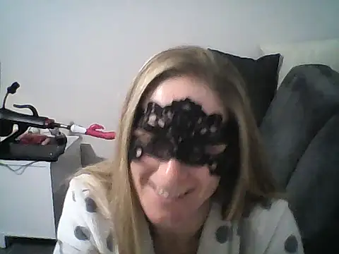 Snapshot of MelleEloa chatting on November 24, 10:21 pm MelleEloa online show from November 24, 10:21 pm