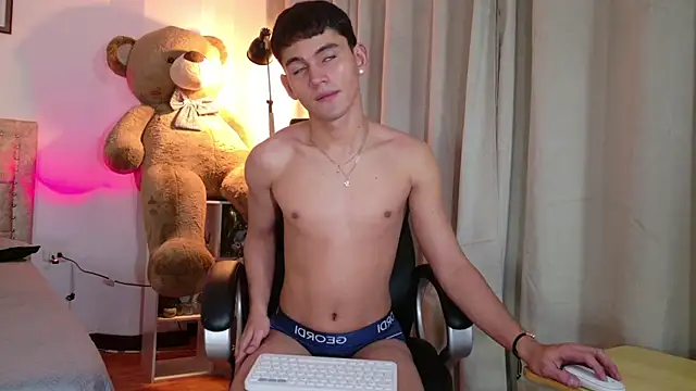 estebanperez 26 online show from May 9, 11:13 am