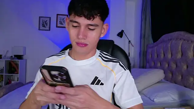 estebanperez 26 online show from April 8, 11:01 am