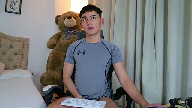 Snapshot of estebanperez_26 chatting on July 17, 11:40 am estebanperez 26 online show from July 17, 11:40 am
