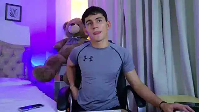 Snapshot of estebanperez_26 chatting on June 10, 7:59 pm estebanperez 26 online show from June 10, 7:59 pm