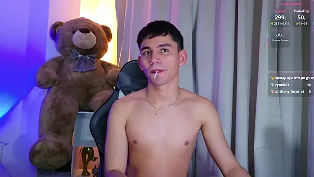 Snapshot of estebanperez_26 chatting on June 25, 11:32 pm estebanperez 26 online show from June 25, 11:32 pm
