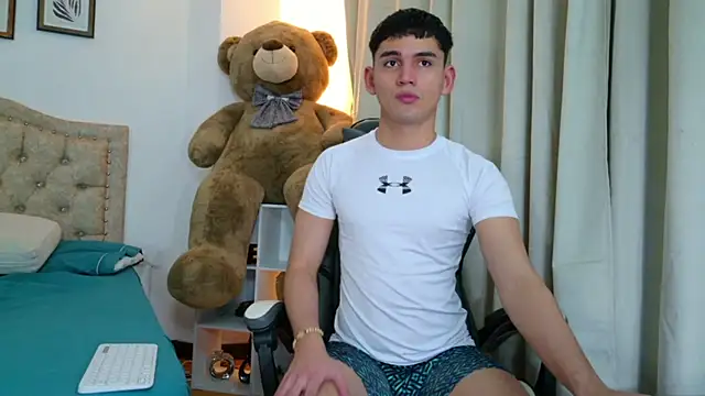 Snapshot of estebanperez_26 chatting on July 13, 9:14 pm estebanperez 26 online show from July 13, 9:14 pm