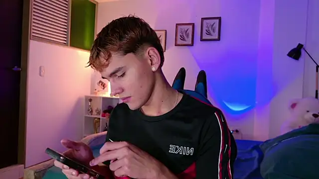 estebanperez 26 online show from March 20, 10:38 am