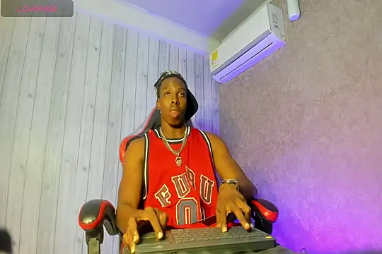 Snapshot of mike_aly chatting on December 21, 8:09 pm mike aly online show from December 21, 8:09 pm