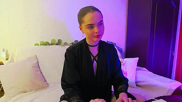 Snapshot of AlicaLOVEalisa777 chatting on December 19, 3:03 pm AlicaLOVEalisa777 online show from December 19, 3:03 pm