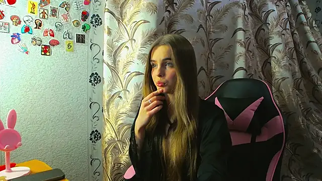 Snapshot of AlicaLOVEalisa777 chatting on January 8, 4:35 pm AlicaLOVEalisa777 online show from January 8, 4:35 pm