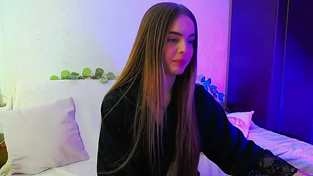 Snapshot of AlicaLOVEalisa777 chatting on December 21, 1:57 pm AlicaLOVEalisa777 online show from December 21, 1:57 pm