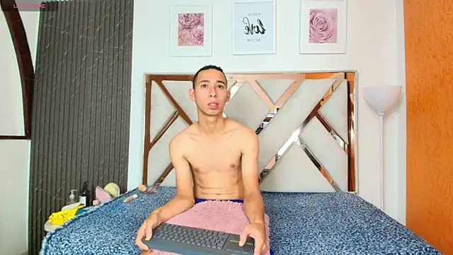 Antonella And Thiago online show from December 19, 12:29 pm