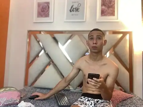 Antonella And Thiago online show from February 24, 1:12 pm