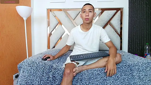 Antonella And Thiago online show from November 13, 12:09 pm