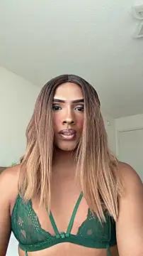 Snapshot of Ashleythelatina chatting on June 22, 3:20 pm Ashleythelatina online show from June 22, 3:20 pm