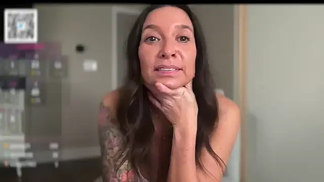 Snapshot of bribin5000 chatting on January 8, 8:37 pm bribin5000 online show from January 8, 8:37 pm