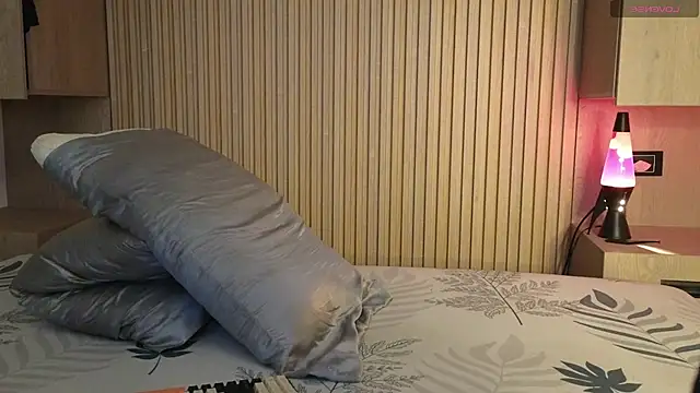 Snapshot of Danmaxwell_ chatting on February 22, 2:19 pm Danmaxwell online show from February 22, 2:19 pm