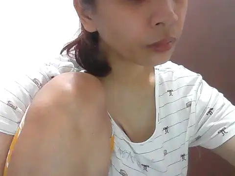 hotsexytits4U online show from November 25, 12:44 am