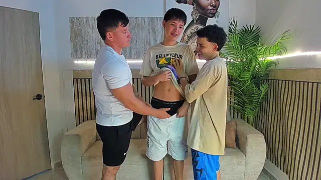 Justingsex1 online show from December 17, 5:45 am