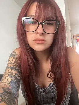 Snapshot of Taurina0105 chatting on February 20, 2:19 pm Taurina0105 online show from February 20, 2:19 pm