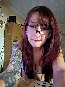 Taurina0105 online show from May 4, 8:50 am