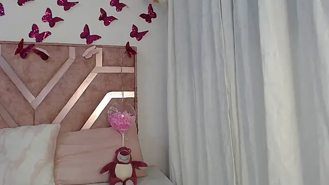 Snapshot of Rosaline-Baker- chatting on November 28, 3:50 am Rosaline-Baker- online show from November 28, 3:50 am