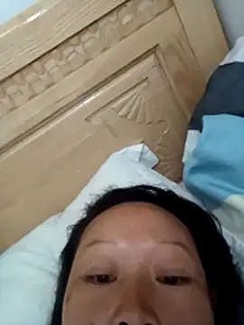 girl-hot2x online show from November 24, 9:48 pm