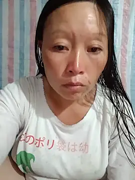 Snapshot of girl-hot2x chatting on June 18, 1:05 pm girl-hot2x online show from June 18, 1:05 pm