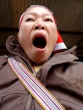 girl-hot2x online show from February 19, 1:46 am