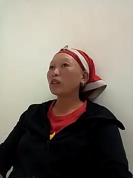 girl-hot2x online show from November 26, 1:11 pm