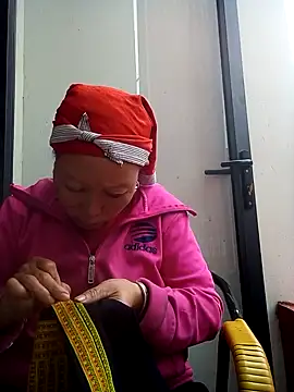 girl-hot2x online show from November 18, 2:05 am