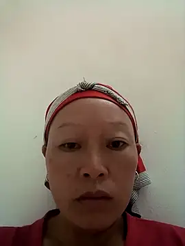 girl-hot2x online show from November 18, 11:15 pm