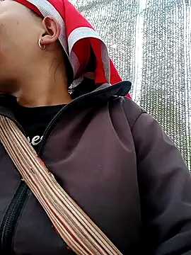 girl-hot2x online show from January 11, 7:04 am