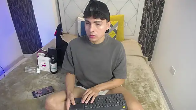 Samu FoXXX online show from December 5, 8:17 pm