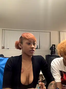 Snapshot of Hefnerbabyy chatting on November 18, 6:39 am Hefnerbabyy online show from November 18, 6:39 am