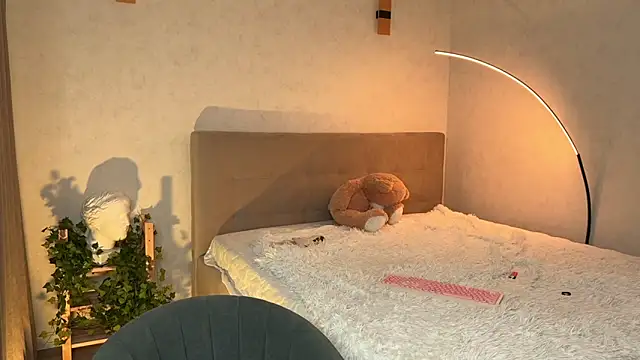 Miss MiaMi online show from December 20, 1:19 am