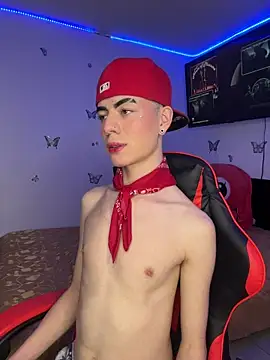 Snapshot of divine_philp77 chatting on November 12, 1:32 am divine philp77 online show from November 12, 1:32 am