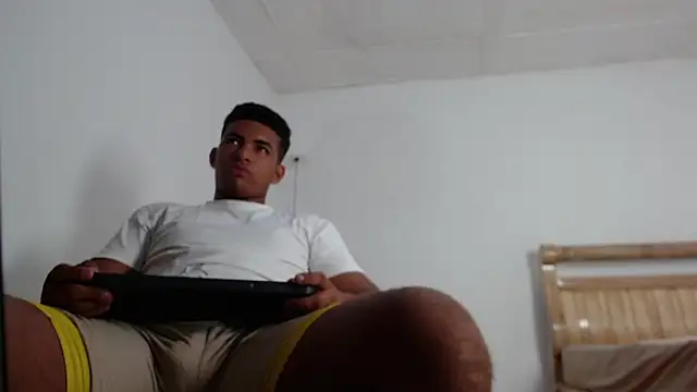 mathews    online show from December 3, 3:40 am