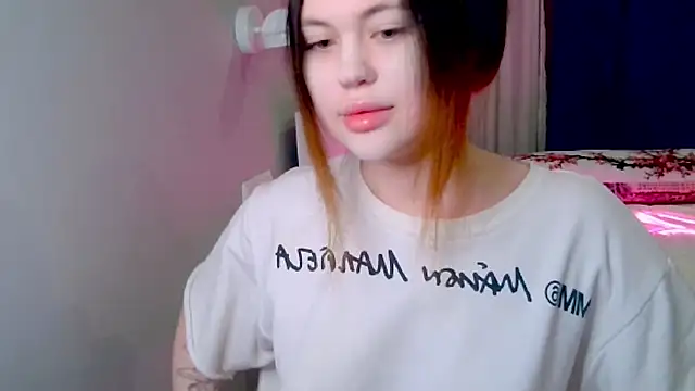 Snapshot of cuddlymisa chatting on November 11, 6:58 pm cuddlymisa online show from November 11, 6:58 pm