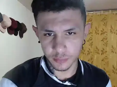 Snapshot of damiansexyboy69 chatting on November 12, 4:49 am damiansexyboy69 online show from November 12, 4:49 am