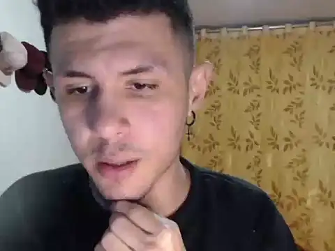 Snapshot of damiansexyboy69 chatting on November 11, 5:57 am damiansexyboy69 online show from November 11, 5:57 am