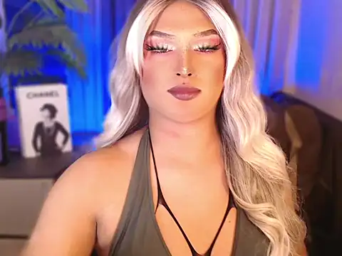 Snapshot of UrGoddess_Sofia chatting on February 8, 4:59 pm UrGoddess Sofia online show from February 8, 4:59 pm