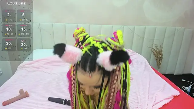 Lina Moony online show from December 19, 2:26 am