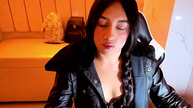 Snapshot of Juliana_Tx chatting on December 16, 1:15 pm Juliana Tx online show from December 16, 1:15 pm