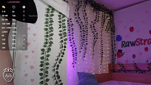 rawstrawberry online show from April 3, 8:59 pm