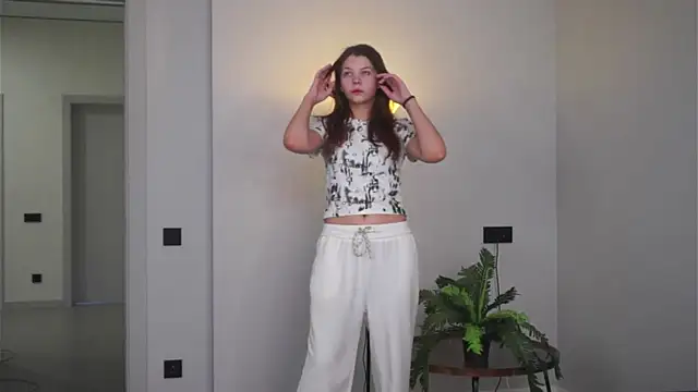 Snapshot of ReynaPlourde chatting on November 17, 6:39 am ReynaPlourde online show from November 17, 6:39 am